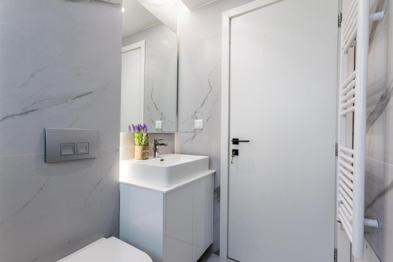 Varkiza Luxury Suites By Raise Vári 外观 照片