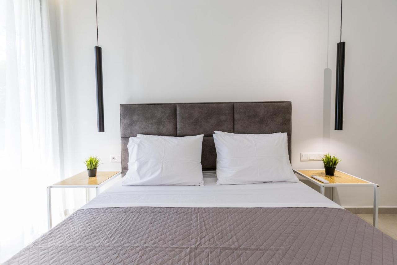 Varkiza Luxury Suites By Raise Vári 外观 照片