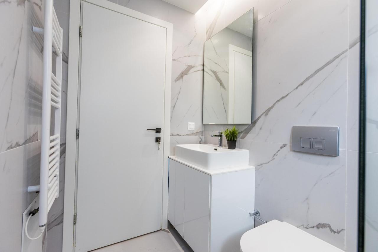 Varkiza Luxury Suites By Raise Vári 外观 照片