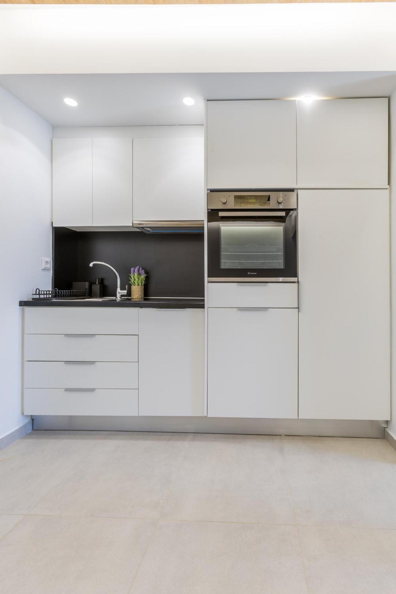 Varkiza Luxury Suites By Raise Vári 外观 照片